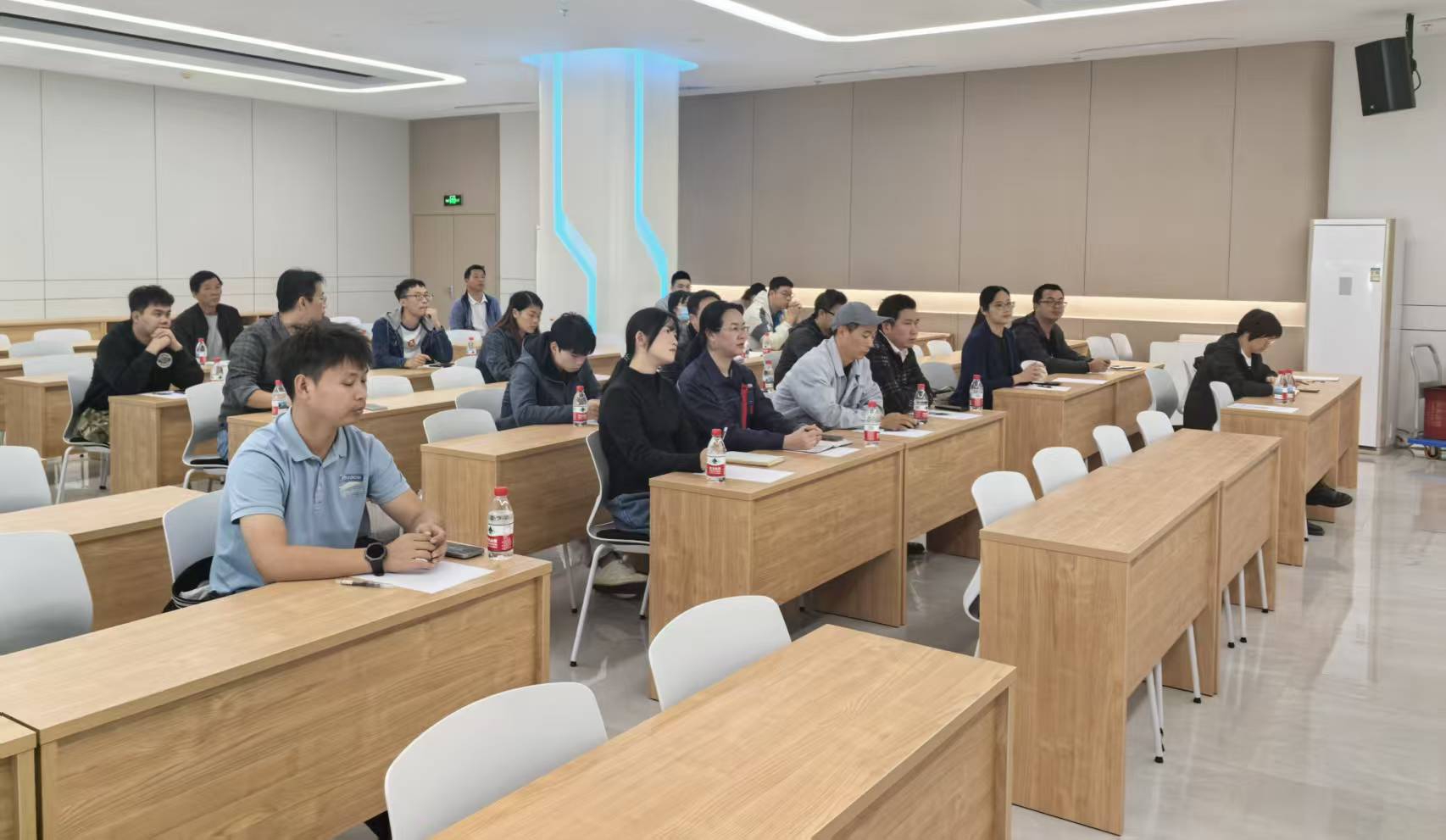 育成中心举办企业环境安全应急培训班