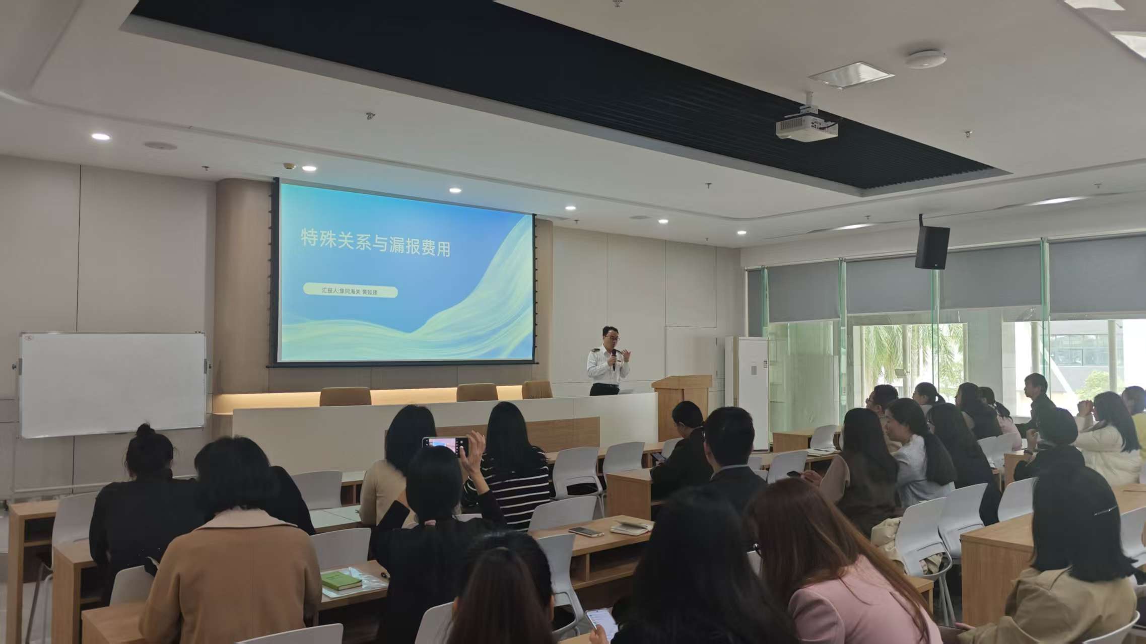 海关法治宣讲活动在育成中心成功举办
